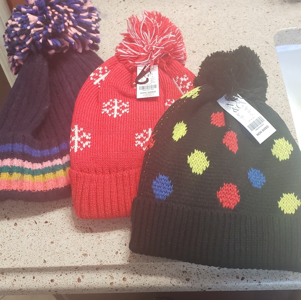 NY&C HATS HATS & MORE HATS BLUE 💙 RED ❤ BLACK 🖤 ) (3) inTotal Women's Hats 👈